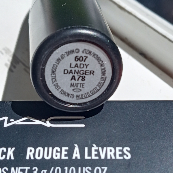 🆕 MAC #607 Lady Danger Lip Stick (Bright Red) - Picture 8 of 11